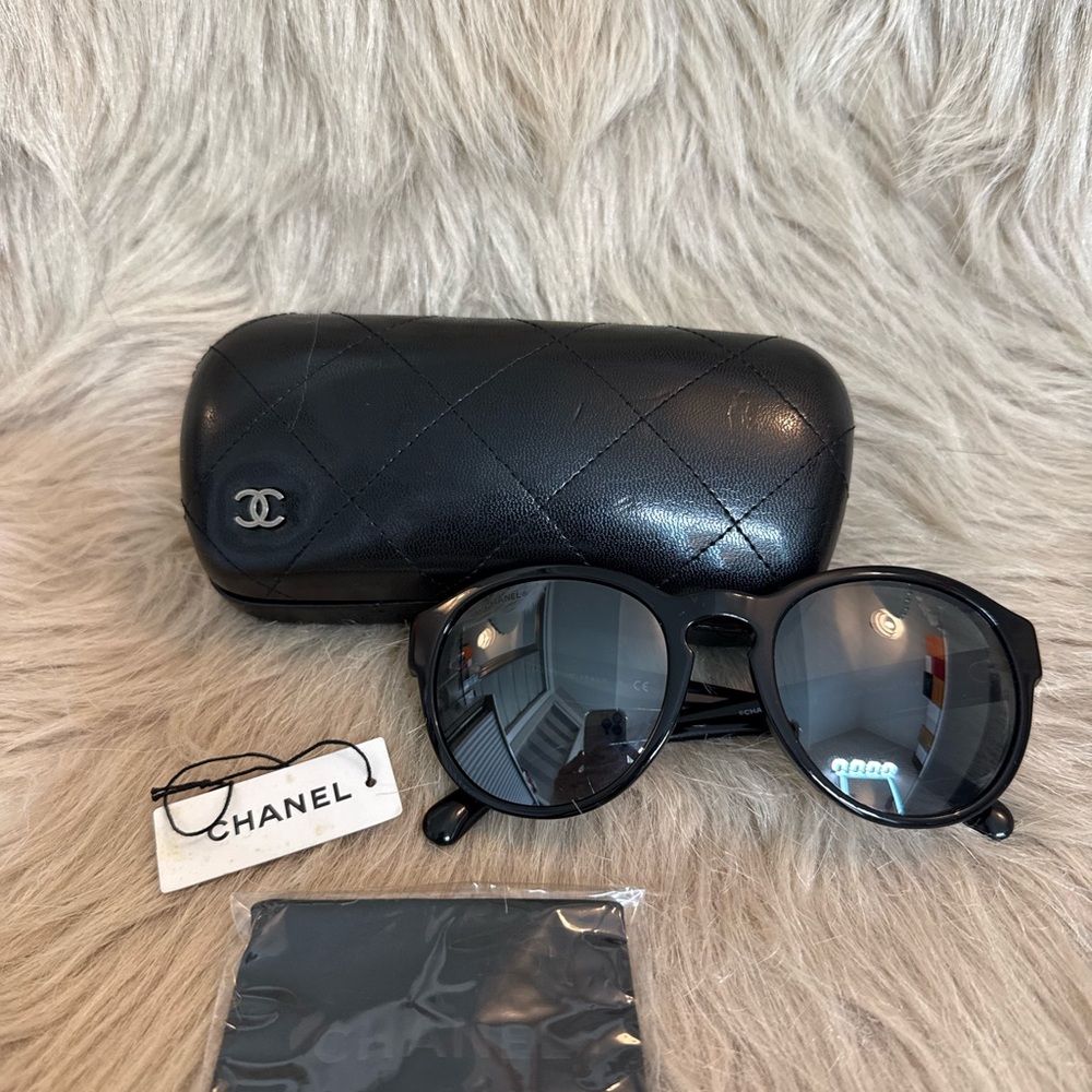 SOLD!!!  CHANEL Elegant Black Sunglasses with Quilted Case
